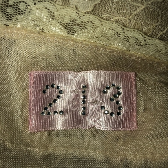 Super feminine lace wrap shirt. Hangs really well. - Picture 4 of 8